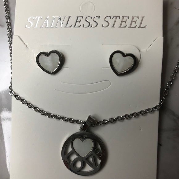 Earrings and necklace  Heart shape - Picture 3 of 8